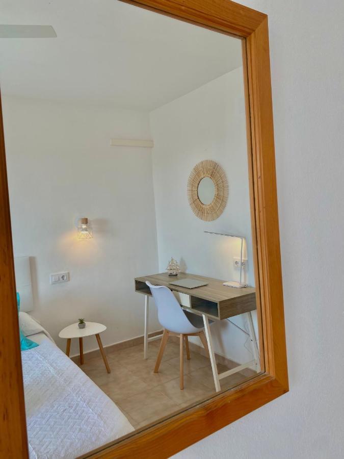 Apartament Sa Farola - Ac, Wifi , Pool, Beach Кала-эн-Бланес Экстерьер фото
